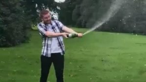 Un englez s-a născut în cămașă. A câștigat la LOTO 10.000 de lire lunar, timp de 30 de ani