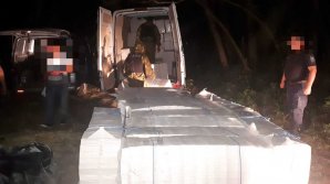 FOCURI DE ARMĂ la frontiera de stat. Un grup specializat în contrabandă cu ţigarete de peste 3 MILIOANE DE LEI, anihilat (VIDEO)