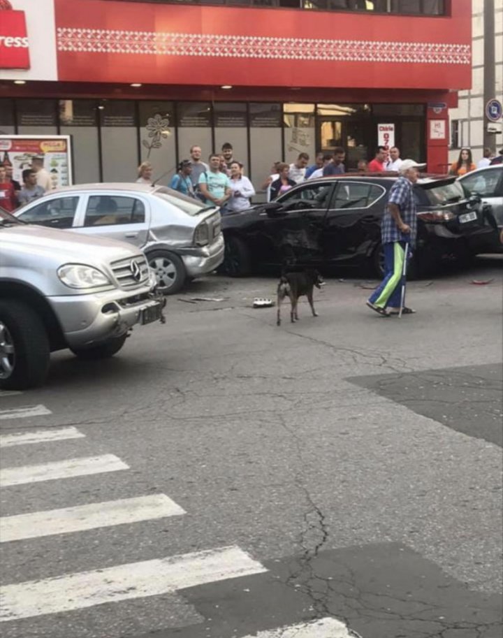 Accident grav pe strada Zadnipru din Capitală. Un tânăr a avariat cinci mașini (FOTO/VIDEO)