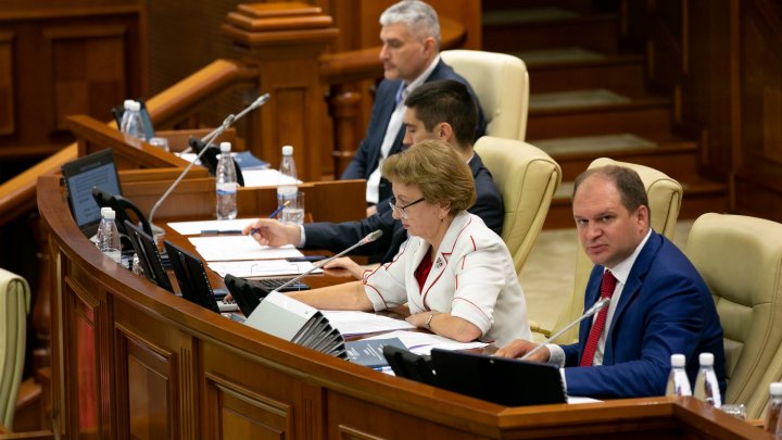 Dezabteri aprinse în Parlament pe subiectul judecătorilor la Curtea Constituţională. Litvinenco nu a ieşit să prezinte proiectul 