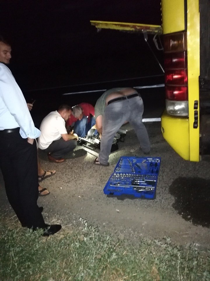 Clipe de coșmar pentru mai mulți moldoveni care au plecat la mare. Autocarul în care se aflau a luat foc din mers (VIDEO)