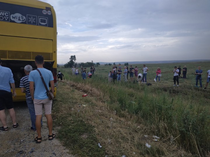 Clipe de coșmar pentru mai mulți moldoveni care au plecat la mare. Autocarul în care se aflau a luat foc din mers (VIDEO)