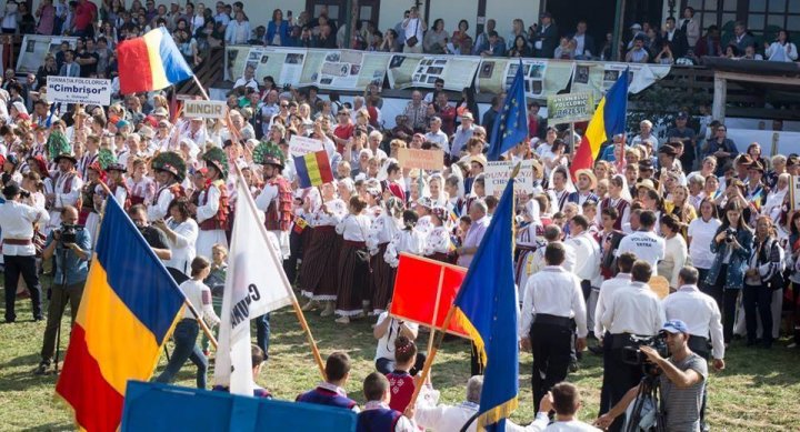 Români din toate colțurile lumii își dau întâlnire la un Complex etno-cultural din ţara noastră (FOTO)