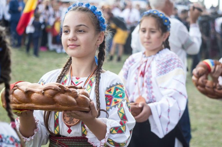 Români din toate colțurile lumii își dau întâlnire la un Complex etno-cultural din ţara noastră (FOTO)