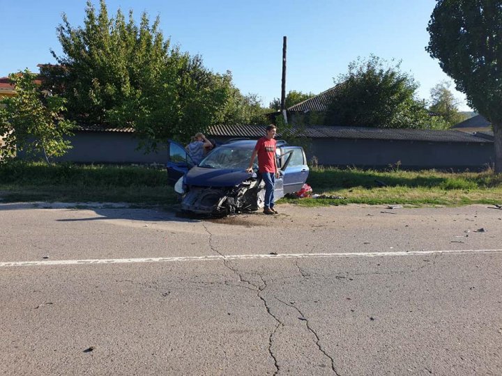 Accident pe traseul Călărași-Orhei. Trei persoane au ajuns la spital, după ce două mașini s-au ciocnit (FOTO/VIDEO)