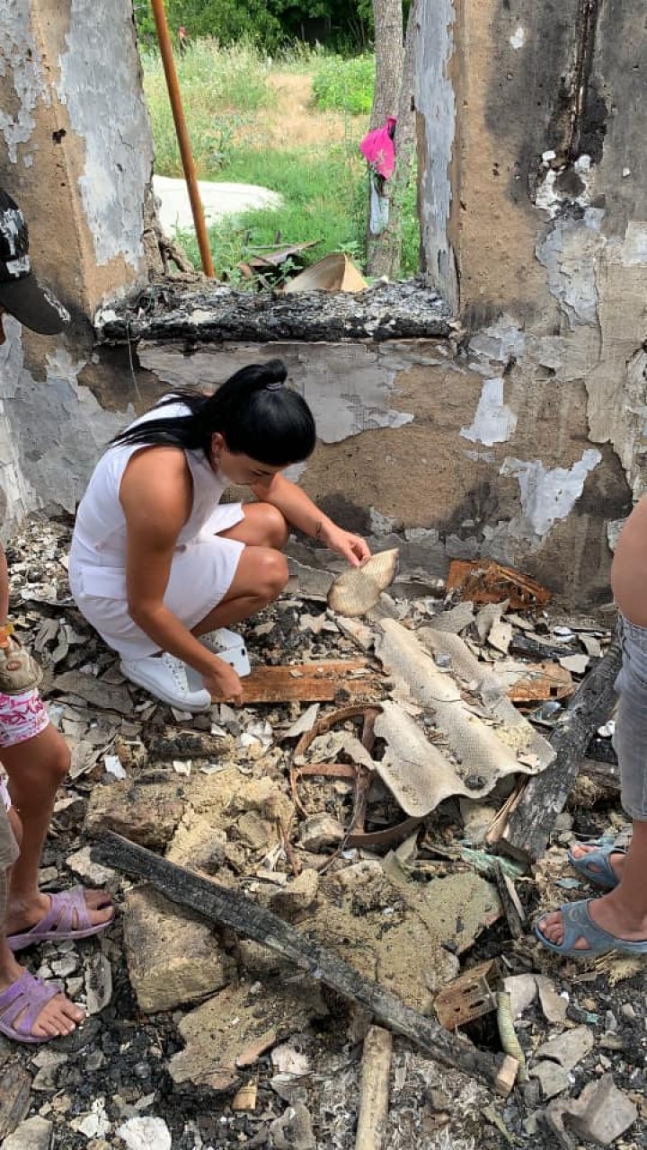 Totul le-a fost distrus într-o clipă. Povestea tristă a unei familii cu patru copii din Ivancea, raionul Orhei (VIDEO/FOTO)