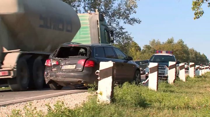 Accident violent pe Şoseaua Balcani. Un şofer a ajuns la spital