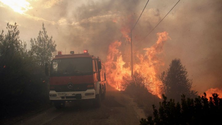 Atenţionare de călătorie în Grecia. Risc ridicat de incendii de vegetaţie