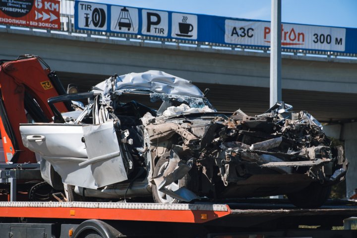 ACCIDENT FATAL în apropiere de Kiev: O mașină cu MOLDOVENI a ajuns sub un TIR. Sunt victime (VIDEO)