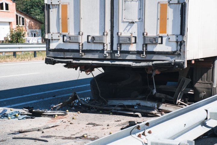 ACCIDENT FATAL în apropiere de Kiev: O mașină cu MOLDOVENI a ajuns sub un TIR. Sunt victime (VIDEO)