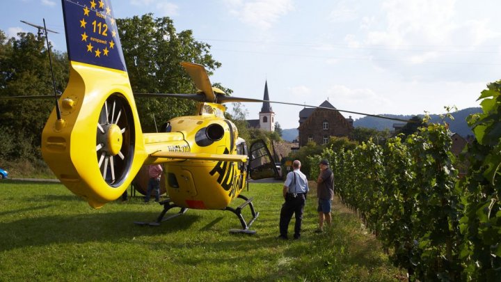 Incident în Germania. Un elicopter de salvare s-a încurcat în cablurile de înaltă tensiune 