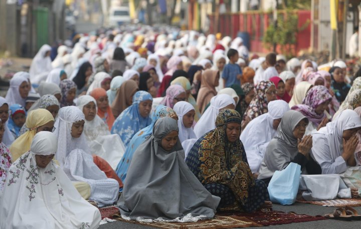 Musulmanii din întreaga lume sărbatoresc Eid al Adha, Sărbătoarea Sarcrificiului (FOTO/VIDEO)