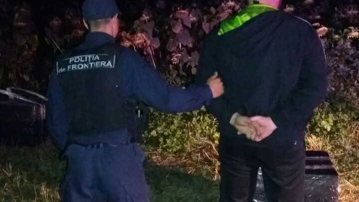 CONTRABANDĂ cu peste patru mii de pachete cu țigări, descoperită la vamă. Unde urma să ajungă marfa