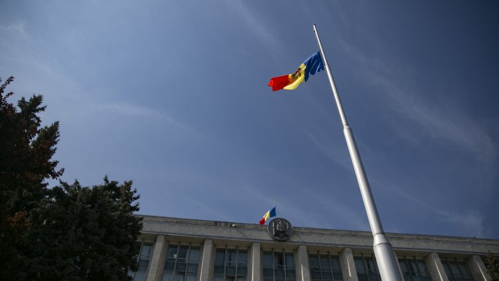 ZI DE DOLIU, LA CHIŞINĂU. Cum au fost comemorate victimele tuturor regimurilor totalitare și autoritare (FOTOREPORT)