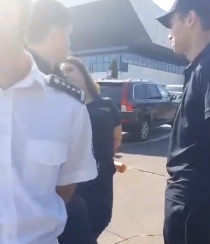 Momentul în care polițiștii erau la aeroport pentru asigurarea vizitei lui Șoigu (VIDEO)