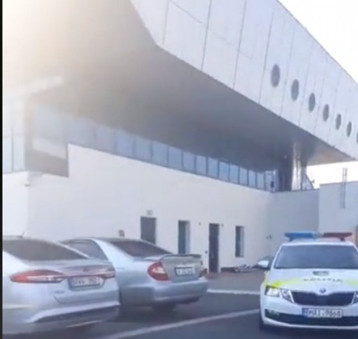 Momentul în care polițiștii erau la aeroport pentru asigurarea vizitei lui Șoigu (VIDEO)