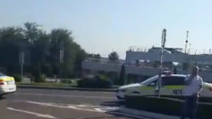 Momentul în care polițiștii erau la aeroport pentru asigurarea vizitei lui Șoigu (VIDEO)