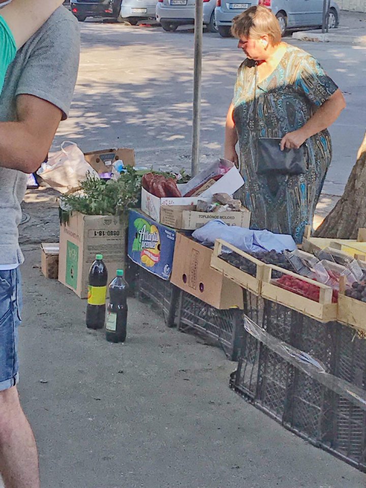 În centrul Capitalei se vinde salam călit la aproape 40 de grade, cu doar 20 de lei (FOTO)