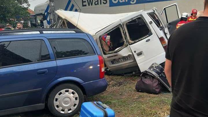 Doi moldoveni au murit, iar alţi şapte au fost răniţi, în urma unui ACCIDENT CUMPLIT în România (VIDEO/FOTO)