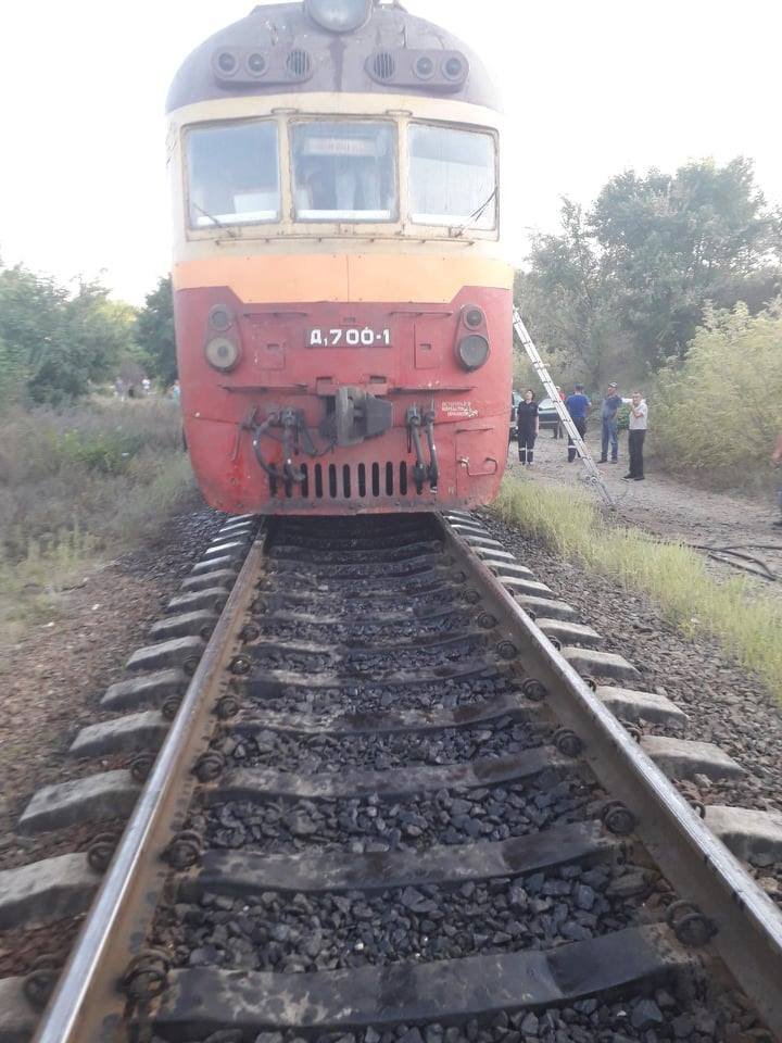 Un tren cu pasageri de pe ruta Bălți-Ungheni a luat foc (FOTO)