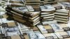 Două casierițe au furat 100 de mii de dolari dintr-o bancă din Moldova