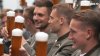 ŞEDINŢĂ FOTO ÎN STIL BAVAREZ. Fotbaliştii lui Bayern au pozat cu halba de bere în mână