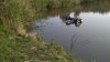 Tragedie la Ocnița: O maşină s-a scufundat într-un iaz. Două persoane au murit 