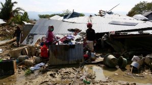 Indonezia: Aproape 60 de mii de oameni trăiesc încă în adăposturi improvizate, la un an după seismul din Palu 