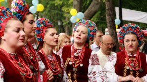 Bucate tradiţionale, dansuri şi straie naţionale. Reprezentanţi ai diverselor comunităţi din Moldova au participat la Festivalul Etniilor