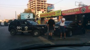 Accident în sectorul Botanica. O mașină de pază s-a ciocnit violent cu un alt automobil (VIDEO)