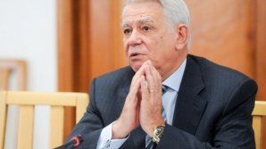 Ex-ministrul român de Externe, Teodor Meleşcanu, a fost ales preşedinte al Senatului