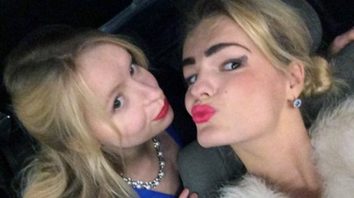 Şocant! Un fotomodel din Rusia, ucis de propria soră, cu 140 de lovituri de cuţit