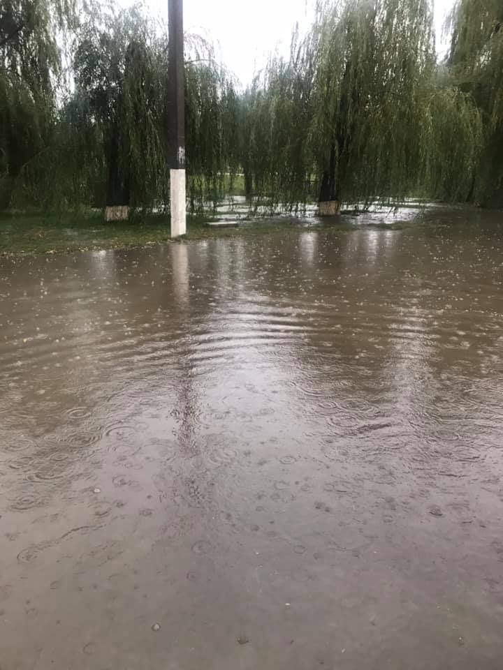 Prăpăd în nordul Moldovei. La Glodeni a plouat cu grindină (FOTO/VIDEO)