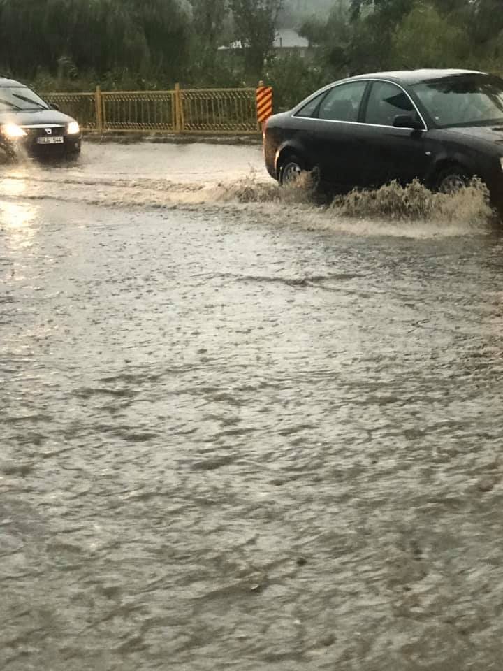 Prăpăd în nordul Moldovei. La Glodeni a plouat cu grindină (FOTO/VIDEO)