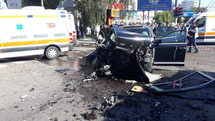 ACCIDENT TERIBIL în Capitală. Un troleibuz a intrat în mulțime. SUNT MULTE VICTIME (LIVE)