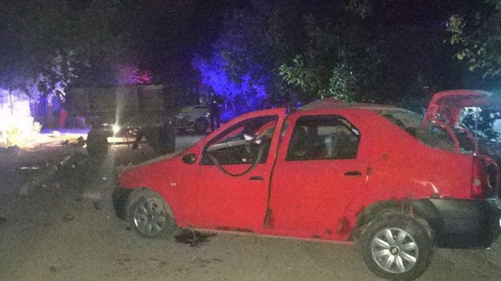 ACCIDENT GRAV la Criuleni. Pasagerul a murit, iar şoferul a fugit de la faţa locului (FOTO)