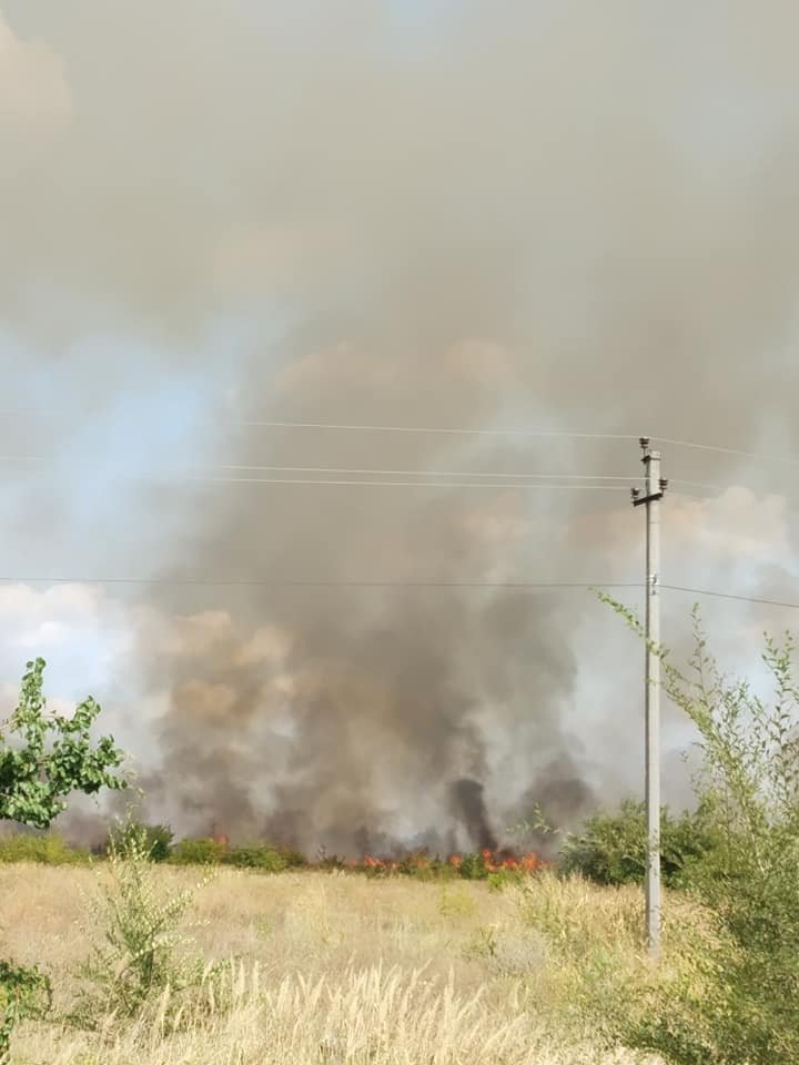 INCENDIU puternic în apropierea localităţii Dumbrava. Un câmp, mistuit de flăcări (VIDEO/FOTO)