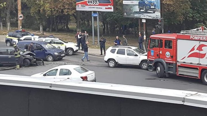 ACCIDENT GRAV în sectorul Botanica al Capitalei. Poliţia, ambulanţa şi pompierii, la faţa locului (FOTO)