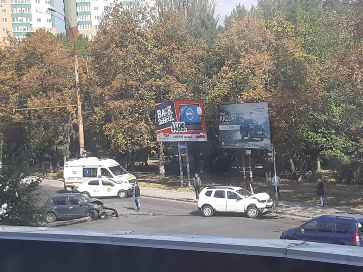 ACCIDENT GRAV în sectorul Botanica al Capitalei. Poliţia, ambulanţa şi pompierii, la faţa locului (FOTO)