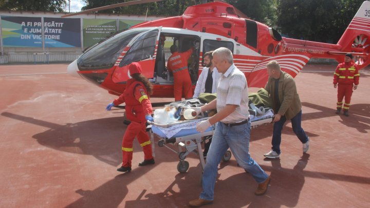 ACCIDENTUL GRAV din raionul Rîșcani: Un bărbat care se zbate între viaţă şi moarte, transportat cu SMURD-ul în Capitală  (VIDEO)