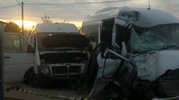 Un microbuz din Republica Moldova, implicat într-un CUMPLIT ACCIDENT în România. Sunt victime