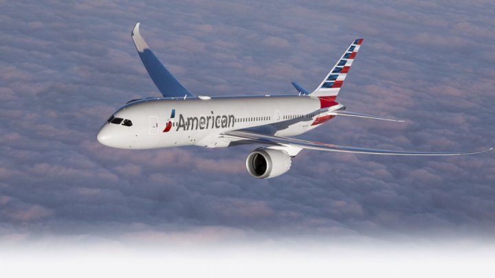 Incident la bordul unui avion American Airlines. Un zbor a fost anulat, după ce un pasager a folosit toaleta din aeronavă