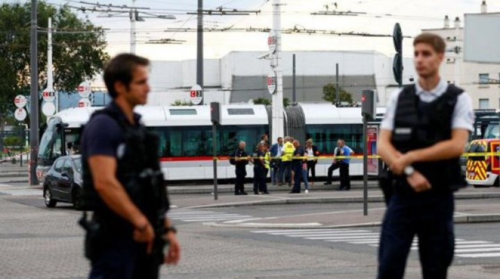 Atac cu cuțitul la Lyon: Cel puţin o persoană a murit, iar alte nouă au fost rănite