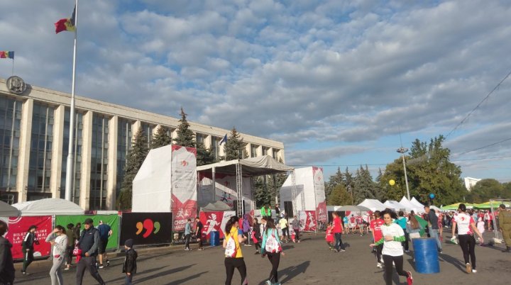 Start Maratonului Internațional Chișinău. Mii de sportivi au invadat centrul Capitalei (FOTOREPORT)