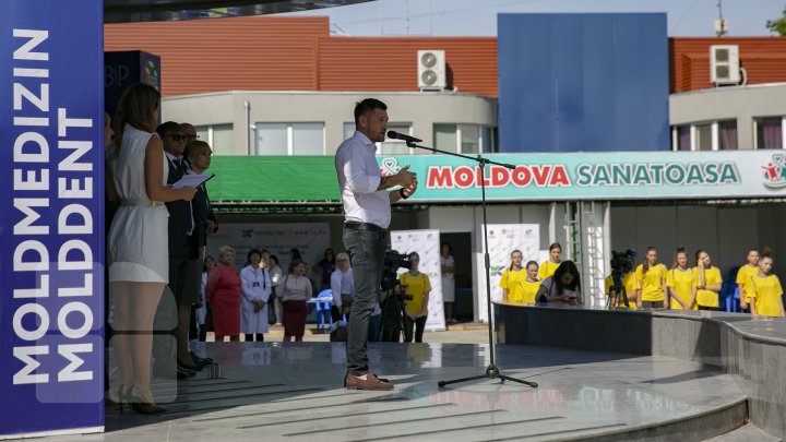 Aparate medicale moderne şi medicamente noi la expoziţia MoldMedizin din Capitală. Pacienţii pot fi consultaţi gratuit (FOTOREPORT)