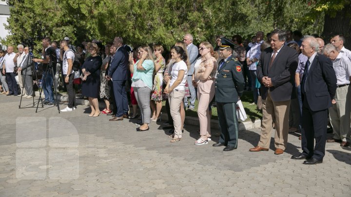 Aparate medicale moderne şi medicamente noi la expoziţia MoldMedizin din Capitală. Pacienţii pot fi consultaţi gratuit (FOTOREPORT)