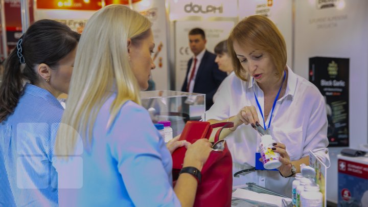 Aparate medicale moderne şi medicamente noi la expoziţia MoldMedizin din Capitală. Pacienţii pot fi consultaţi gratuit (FOTOREPORT)