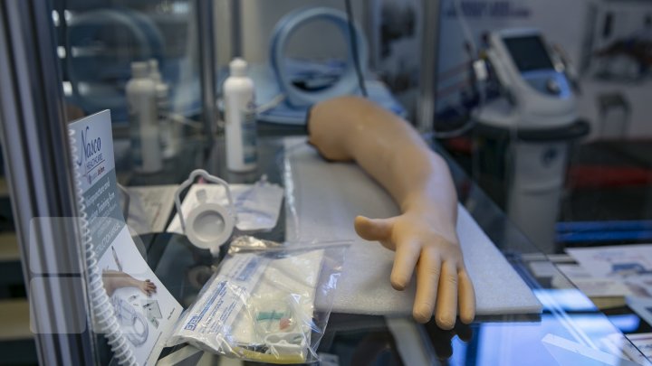 Aparate medicale moderne şi medicamente noi la expoziţia MoldMedizin din Capitală. Pacienţii pot fi consultaţi gratuit (FOTOREPORT)