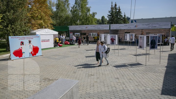 Aparate medicale moderne şi medicamente noi la expoziţia MoldMedizin din Capitală. Pacienţii pot fi consultaţi gratuit (FOTOREPORT)