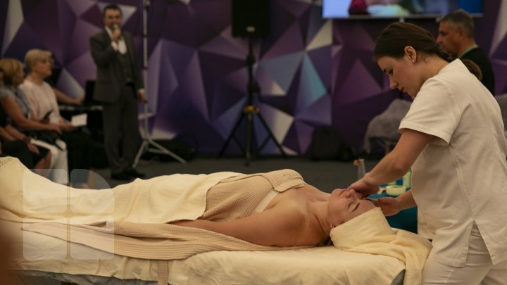 Aparate medicale moderne şi medicamente noi la expoziţia MoldMedizin din Capitală. Pacienţii pot fi consultaţi gratuit (FOTOREPORT)